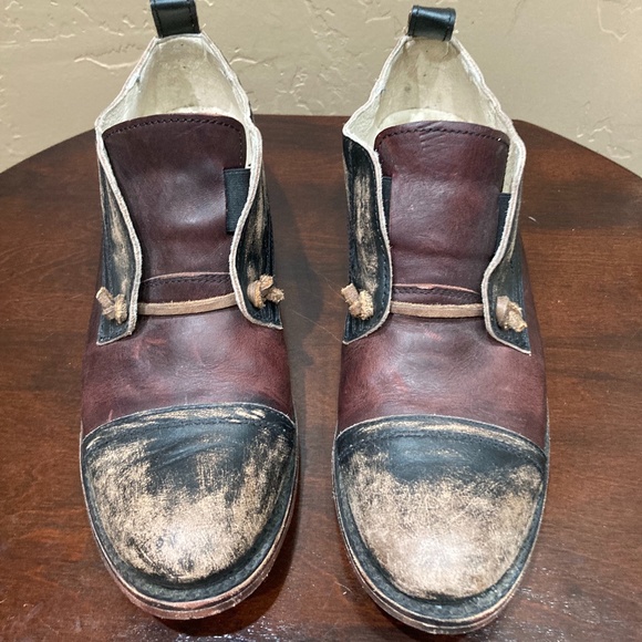 freebird Shoes - Freebird Mabel, Black and Burgundy Distressed Leather, Size 8